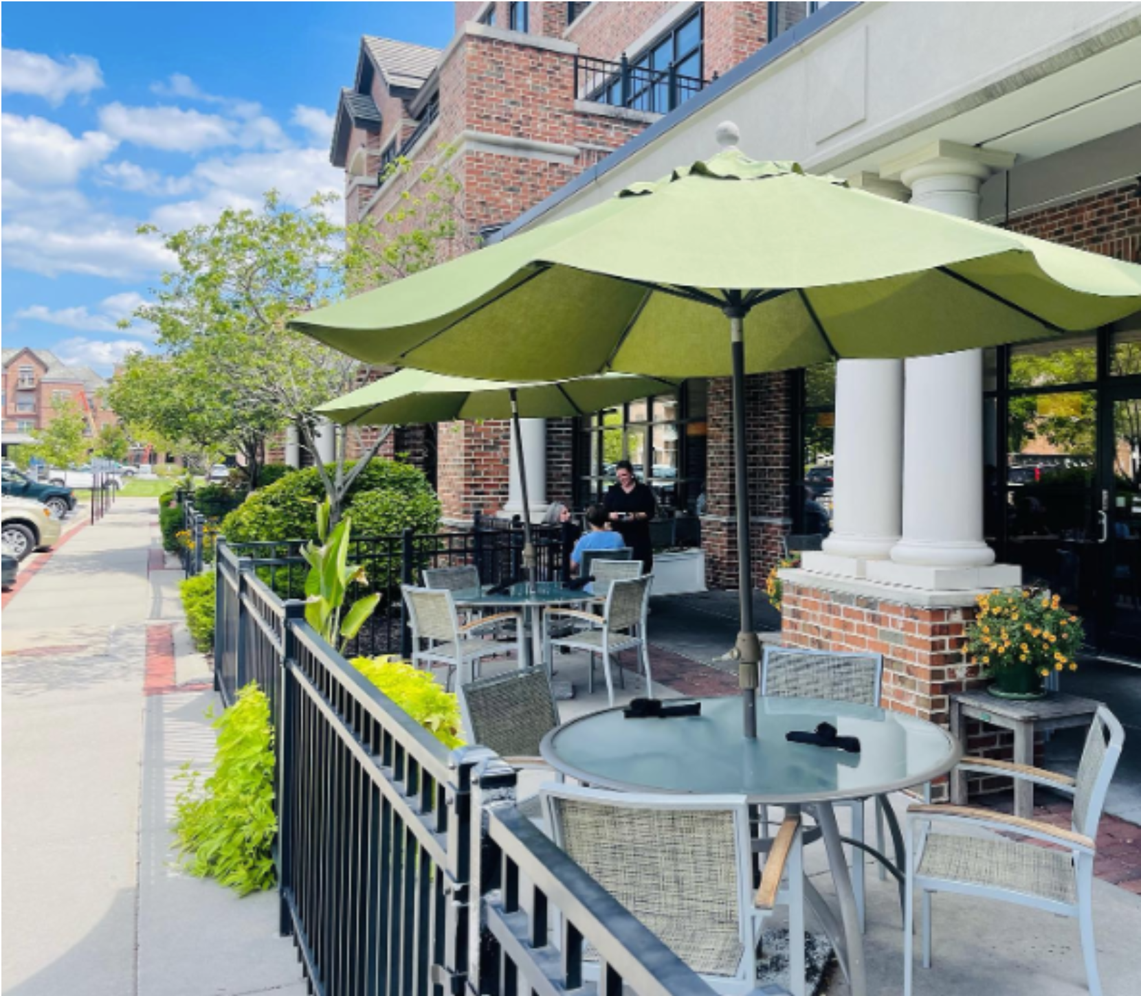 Outdoor cafe dining at Nottingham Center